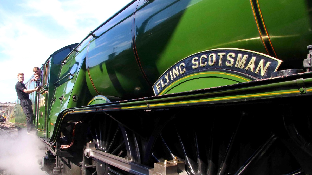 Travel on the Flying Scotsman