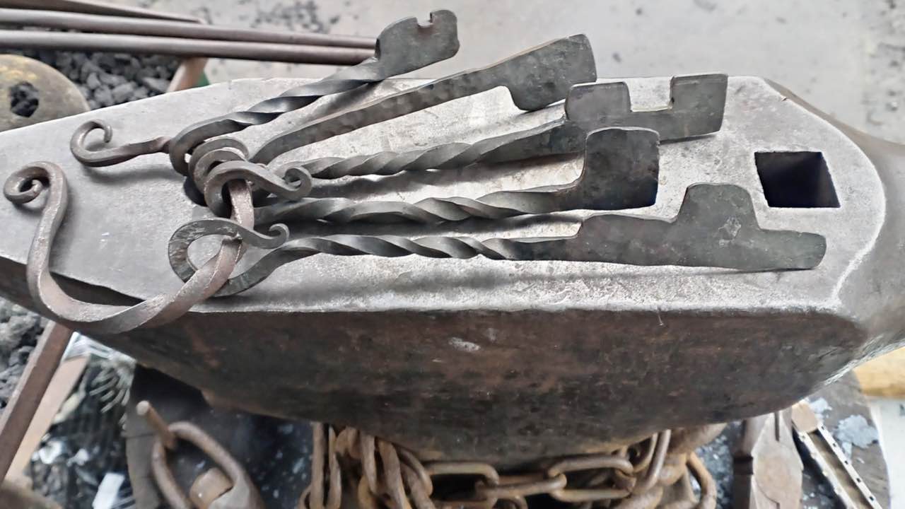 Blacksmithing workshops – medieval key making